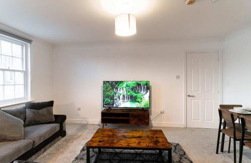 Lovely 2 Bed Harbourside Apartment with Sea Views - Photo 10