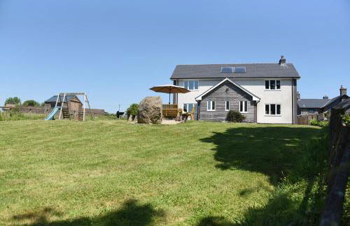 Maen Llwyd - Photo 1