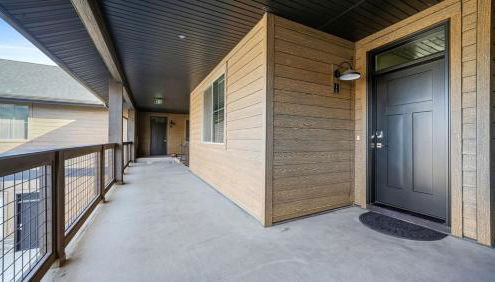 Cozy Swiss Condo -King Bed, Sleeps 6, Free Blanket - Foto 3