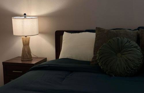 Upscale Escape 10 Min from Disneyland With Pool & Gym - Foto 56