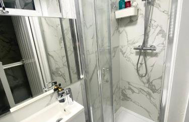 THE ROYAL BOUTIQUE REGENT LODGE by LONDON , SLEEP 8 - Foto 5