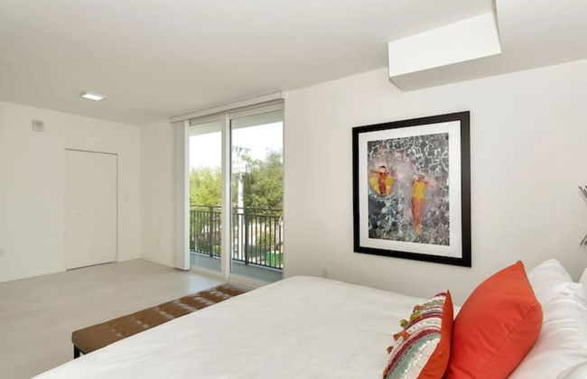 Roami at Grove 27 - Photo 5