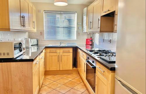 Big 6 Beds Home, Free Private Parking, TV, Garden - Foto 27