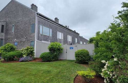 Spacious Oceanfront 3BR Condo with Private Beach in Ideal Hyannis Location - Photo 24