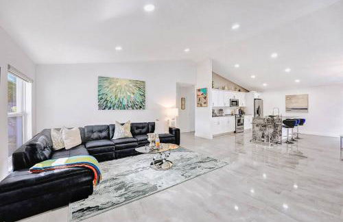 Glamorous Newly Built Pool Home, Tiki Hut, Huge Patio, Air Hockey in Delray Beach Near The Ave! - Foto 9