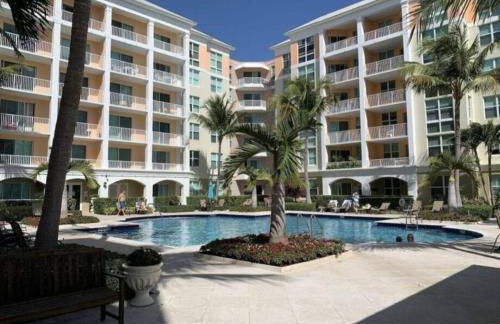 Turnkey Tranquility with Marina & Intercoastal views - Foto 2