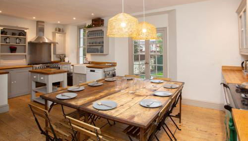 Stag & Hen Retreat - Walk to Nightlife - Sleeps 16 - Foto 2