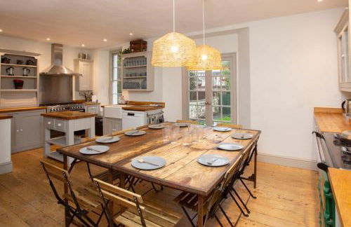 Stag & Hen Retreat - Walk to Nightlife - Sleeps 16 - Foto 2