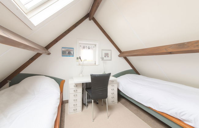 V54 - with parking - Photo 8