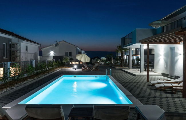 Modern and Spacious Home With Swimming Pool - Foto 21