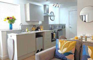 Cozy One Bed Flat at Dawe Luxury Suites - An Entire Apartment near Ely Cathedral & Train Station - The Perfect Base to Explore Ely, Cambridge, Norfolk & London - 2 Guests Max & Pet Friendly - Photo 4