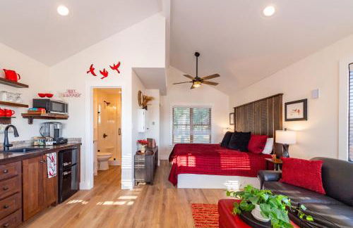 The Cardinal Cabin 15MIN to Magnolia Baylor - Photo 10