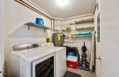 Exquisite Lakefront Pool House Awaits Pool 10 PPL - Foto 56