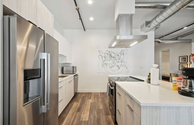 Cowboy Muse | RiNo Art Lofts - Foto 11