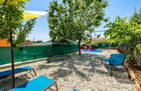 5 Bedroom Amazing Apartment In Viskovo - Photo 11