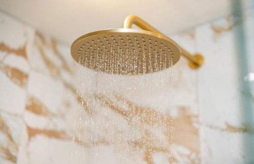 Dragon Suites Luxury Apartments at Rutland Square - Photo 4