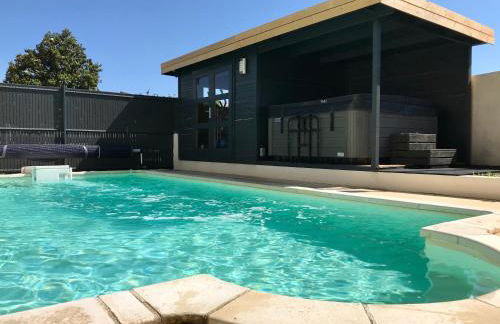 GuestHouse La Costière - logements indépendants - espace piscine jacuzzi - Foto 1