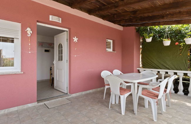 Simplistic Holiday Home in Jasenice Rovanjska near Sea - Foto 18