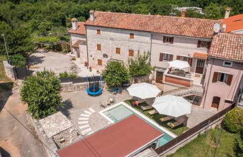 Cozy Home In Peresiji - Foto 16