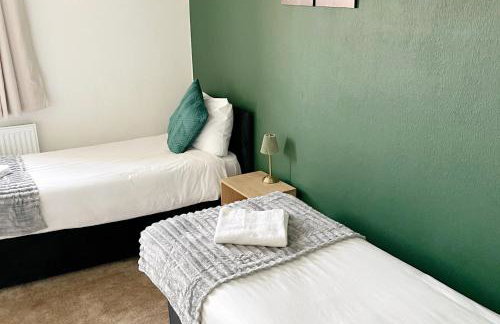 Business & Family Friendly 6 Bed Stay with Garden - Free Parking - Fast Wi-Fi and workspace - London & Essex Links - Photo 19