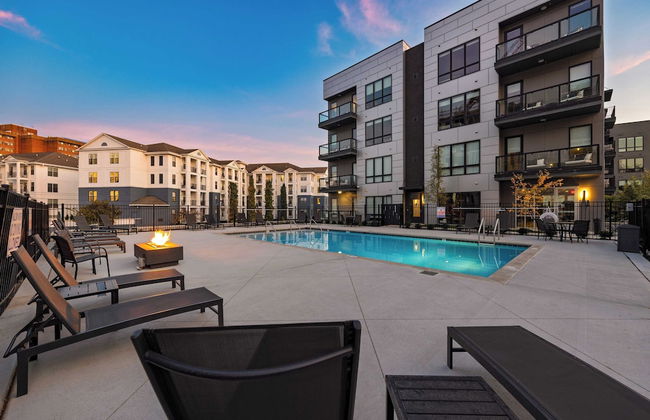 Walkable Midtown Location Modern Amenities, Pool & Gym Anthem by Avantstay - Foto 4