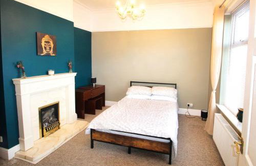 Large Bungalow - Sleeps 8 - 3 Large Beds - 2 Bathrooms - Off Street Parking - Pets Welcome - Very Large Enclosed Gardens - Fast Wifi - Foto 1