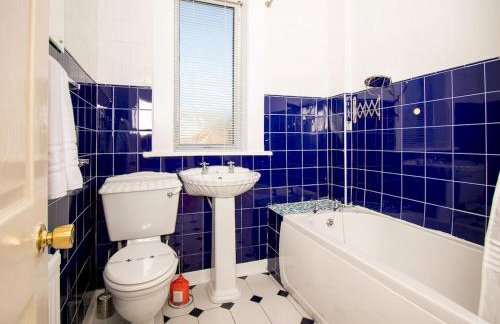 Private Entrance GF 2 bed flat near Renfrew Centre - Pass the Keys - Foto 77