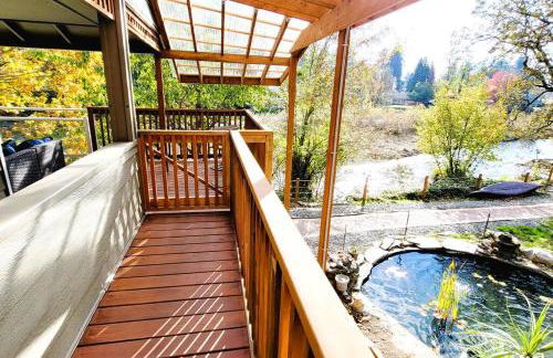 Tranquil Riverfront Retreat - Foto 41