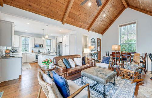 Direct Lake Access and Fire Pit Tuckasegee Cottage! - Foto 6