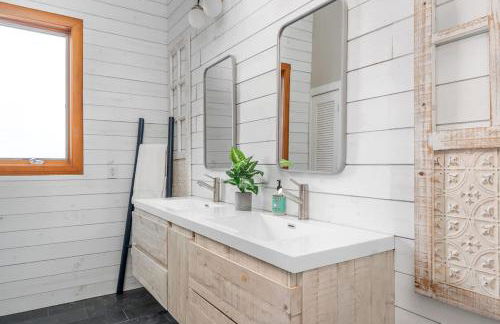 Luxurious Lake Park House: Sleeps 25, Pool, Hot-tub, Firepit and Game Room! - Foto 80