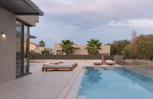 Athina Luxury Villa, with Pool & Walk to the Beach, By ThinkVilla - Foto 16