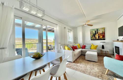 Stunning apartment with overflow pool and golf view - Foto 1