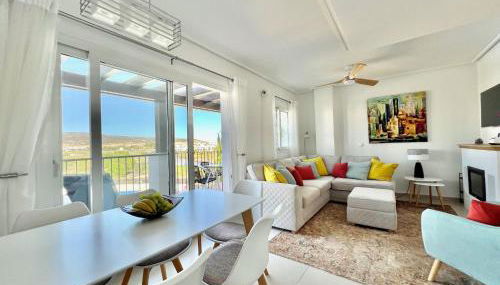 Stunning apartment with overflow pool and golf view - Foto 1