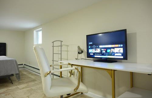 Best EWR Airport Studio-Hot Tub-Free Parking - Foto 35