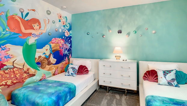 Retro Game Room Private Pool Home By Disney 7 Bedroom Home by RedAwning - Foto 4, Habitación