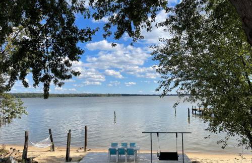 Waterfront Home with Private Beach, Stunning Views - Foto 8