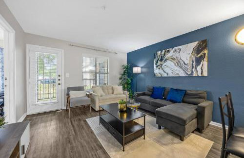 Modern 2BR near Downtown Pool, Gym, Free Parking - Foto 4