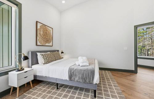 Lakeside Luxe-Lake Access-Hot Tub-Amazing Patio - Foto 22