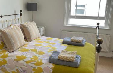 Tree Tops Apartment in Tunbridge Wells - Photo 4