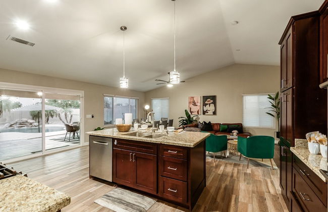 The Golden Cactus Phoenix - Photo 15