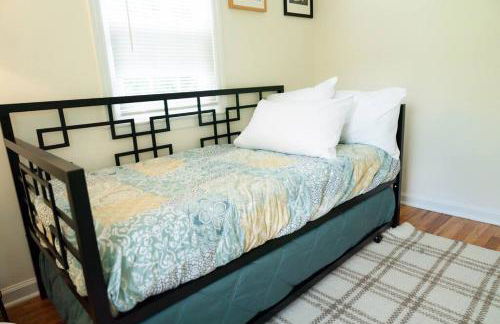 5-star Renovated 3BR Home & Backyard Deck near SU & Hospitals - Foto 34