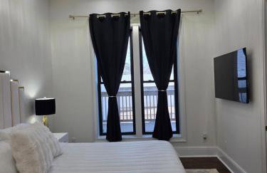 The Luxe Building- 2 Bedroom Apartment in Metropolis - Photo 36
