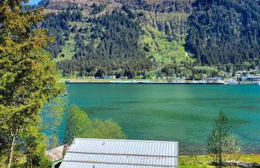 Ocean & Mountain View Home, near Downtown Juneau - Foto 17