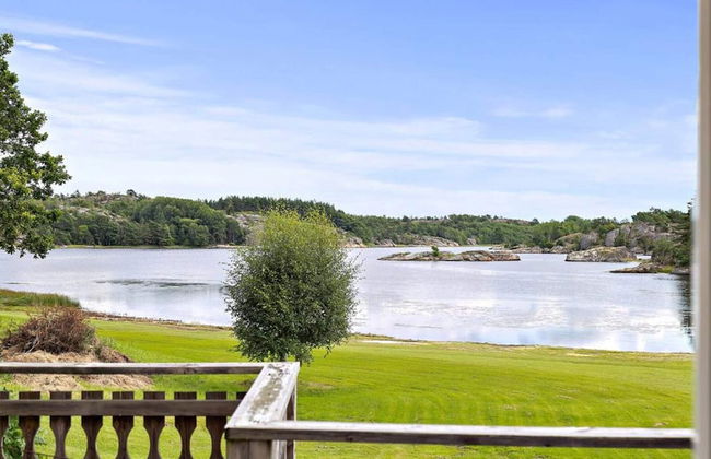 Seaside Cottage With Balcony and Grill - Photo 17