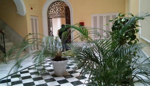 Elegant 2 Bedroom Apartment in Historic 1882 Building Central Sevilla Private Parking & Country Club Access - Foto 2