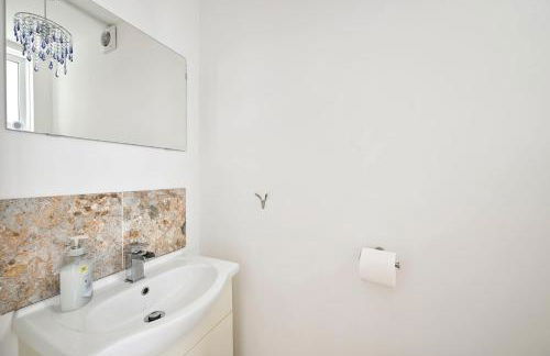 Spacious 5-Bedroom Family Home in Greenwhich - Foto 18