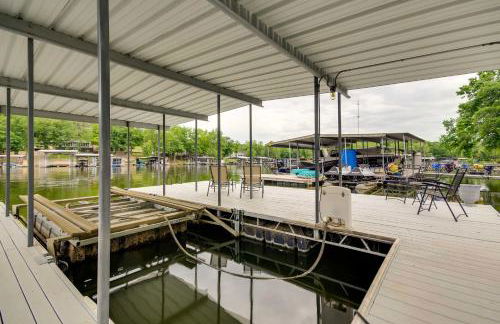 Lakefront Sunrise Beach Home with Private Dock! - Foto 21