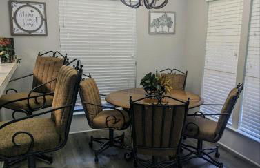 Lake ConRoy Estates - Unit A with Pool Access - Foto 12