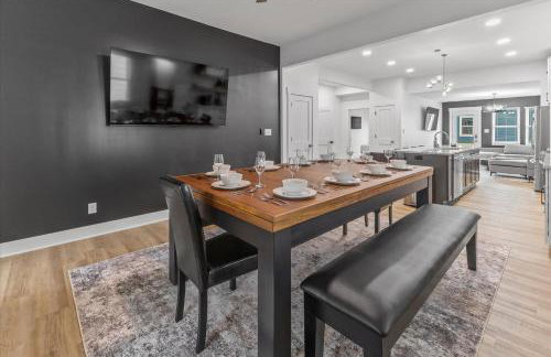 Farm House DT Indy with Pool Table - Photo 13