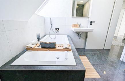 ALFA Stuttgart Doppelzimmer Teeküche Porsche Bosch l Gemeinschaftsbad WIFI SmartTV l Double room with kitchenette and shared bathroom BS21A9 - Foto 11